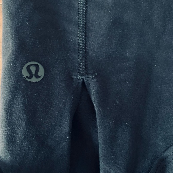 Lululemon fold waist with ankle detail - Picture 4 of 10